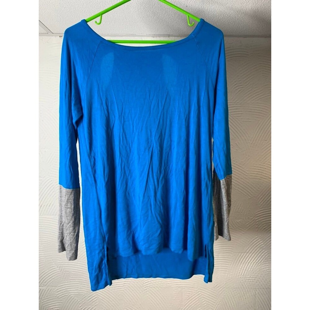 Versona Blue and Grey Top Small